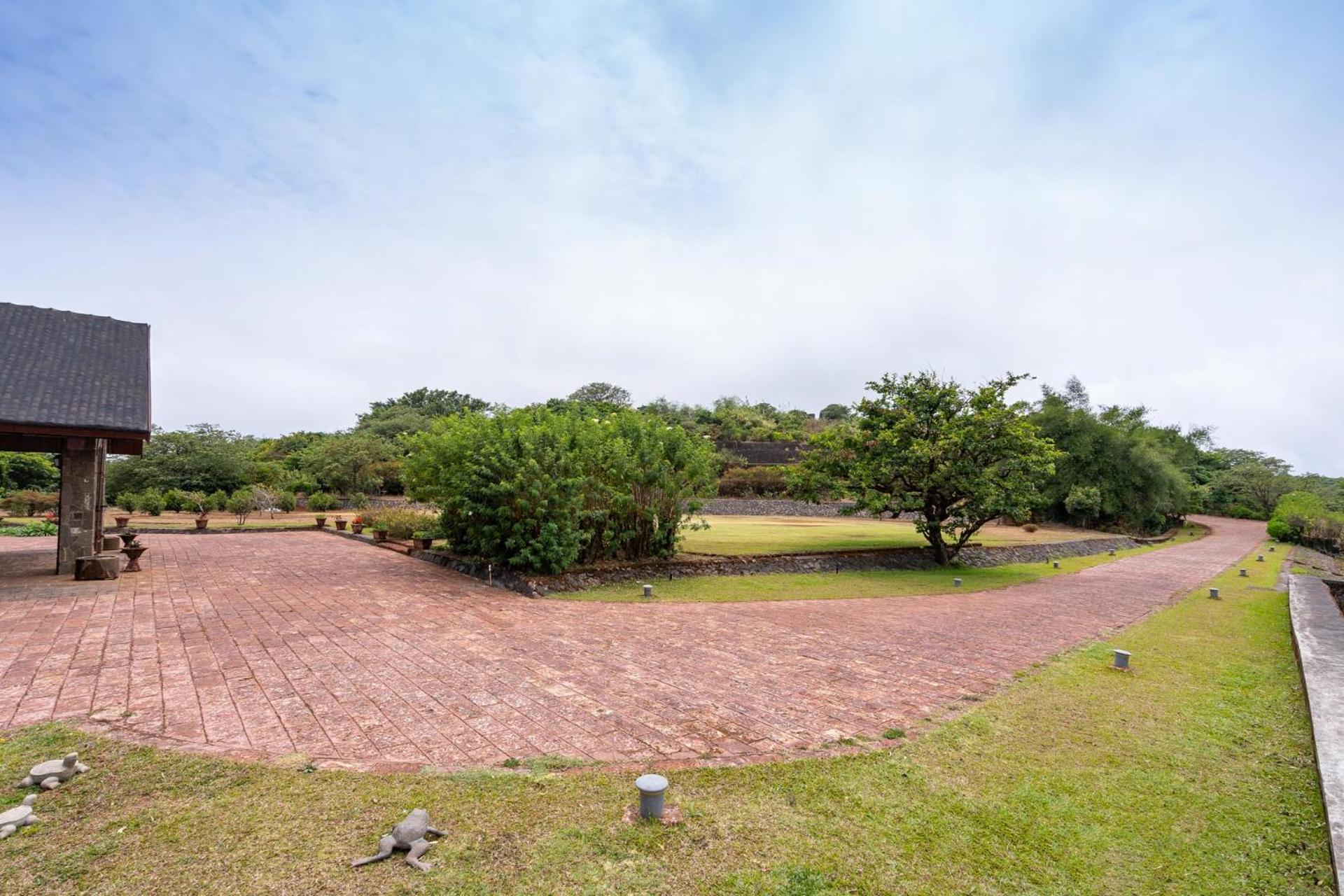 Lohonostays Villa Gold Mist มหาบาเลชวาร์ ภายนอก รูปภาพ